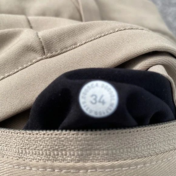 Lululemon Commission Pant Classic *Warpstreme 34/32"
Artifact - Picture 4 of 8